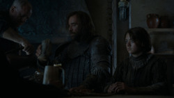 extant_GameOfThrones_4x01-TwoSwords_5594