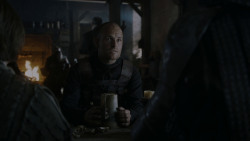 extant_GameOfThrones_4x01-TwoSwords_5611