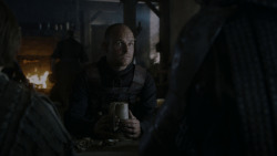extant_GameOfThrones_4x01-TwoSwords_5615