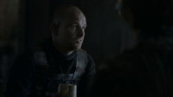 extant_GameOfThrones_4x01-TwoSwords_5629