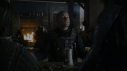 extant_GameOfThrones_4x01-TwoSwords_5727