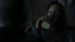 extant_GameOfThrones_4x01-TwoSwords_5751