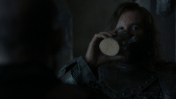 extant_GameOfThrones_4x01-TwoSwords_5752