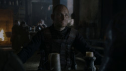 extant_GameOfThrones_4x01-TwoSwords_5785