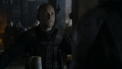 extant_GameOfThrones_4x01-TwoSwords_5812