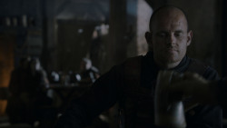 extant_GameOfThrones_4x01-TwoSwords_5857