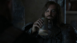 extant_GameOfThrones_4x01-TwoSwords_5861