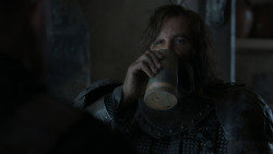 extant_GameOfThrones_4x01-TwoSwords_5862