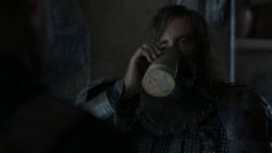 extant_GameOfThrones_4x01-TwoSwords_5863