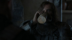extant_GameOfThrones_4x01-TwoSwords_5864