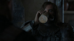 extant_GameOfThrones_4x01-TwoSwords_5866
