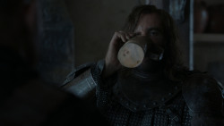 extant_GameOfThrones_4x01-TwoSwords_5867