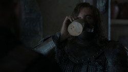 extant_GameOfThrones_4x01-TwoSwords_5868