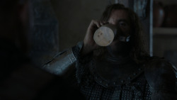 extant_GameOfThrones_4x01-TwoSwords_5869