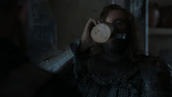 extant_GameOfThrones_4x01-TwoSwords_5870