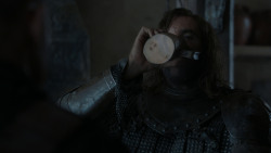 extant_GameOfThrones_4x01-TwoSwords_5871