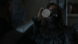extant_GameOfThrones_4x01-TwoSwords_5872