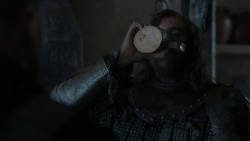 extant_GameOfThrones_4x01-TwoSwords_5873