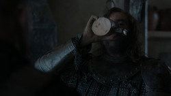 extant_GameOfThrones_4x01-TwoSwords_5874