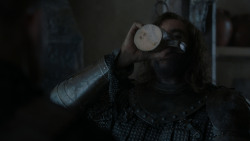 extant_GameOfThrones_4x01-TwoSwords_5875