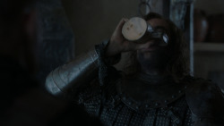 extant_GameOfThrones_4x01-TwoSwords_5877