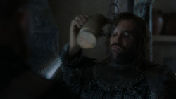 extant_GameOfThrones_4x01-TwoSwords_5880
