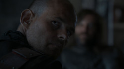 extant_GameOfThrones_4x01-TwoSwords_5903