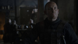 extant_GameOfThrones_4x01-TwoSwords_5909