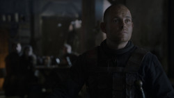 extant_GameOfThrones_4x01-TwoSwords_5914
