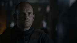 extant_GameOfThrones_4x01-TwoSwords_5940