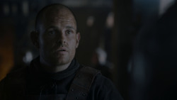 extant_GameOfThrones_4x01-TwoSwords_5941