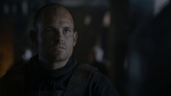 extant_GameOfThrones_4x01-TwoSwords_5943
