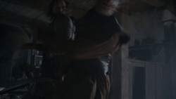 extant_GameOfThrones_4x01-TwoSwords_5969