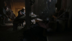 extant_GameOfThrones_4x01-TwoSwords_5972