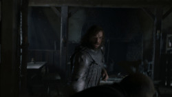 extant_GameOfThrones_4x01-TwoSwords_5981