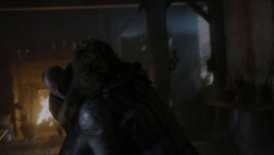 extant_GameOfThrones_4x01-TwoSwords_6003