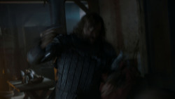 extant_GameOfThrones_4x01-TwoSwords_6010