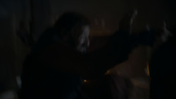 extant_GameOfThrones_4x01-TwoSwords_6012