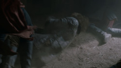 extant_GameOfThrones_4x01-TwoSwords_6018