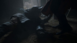 extant_GameOfThrones_4x01-TwoSwords_6035