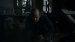 extant_GameOfThrones_4x01-TwoSwords_6039