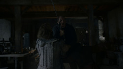 extant_GameOfThrones_4x01-TwoSwords_6058
