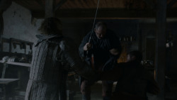 extant_GameOfThrones_4x01-TwoSwords_6062