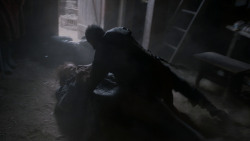 extant_GameOfThrones_4x01-TwoSwords_6067