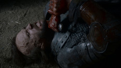 extant_GameOfThrones_4x01-TwoSwords_6072
