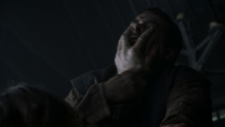 extant_GameOfThrones_4x01-TwoSwords_6078