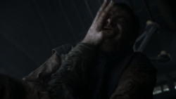 extant_GameOfThrones_4x01-TwoSwords_6086