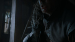 extant_GameOfThrones_4x01-TwoSwords_6103