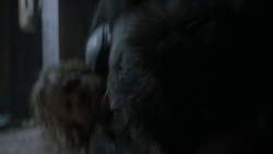 extant_GameOfThrones_4x01-TwoSwords_6104