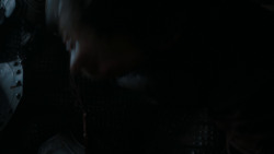 extant_GameOfThrones_4x01-TwoSwords_6107